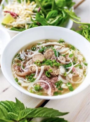  Spicy Rice Noodles With Beef Broth: A Culinary Dance Between Umami-Rich Depth and Refreshingly Tangy Bites